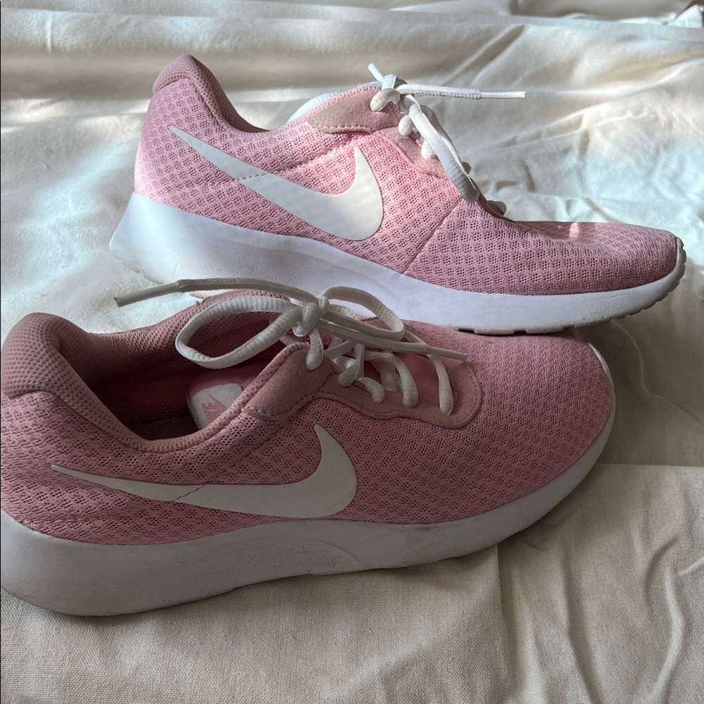 Nike Women's Tanjun Sneakers